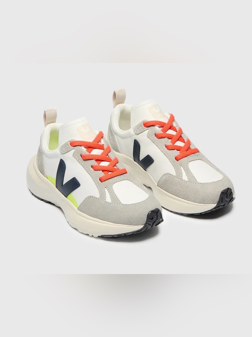 VEJA Canary Sneaker. Size 3.